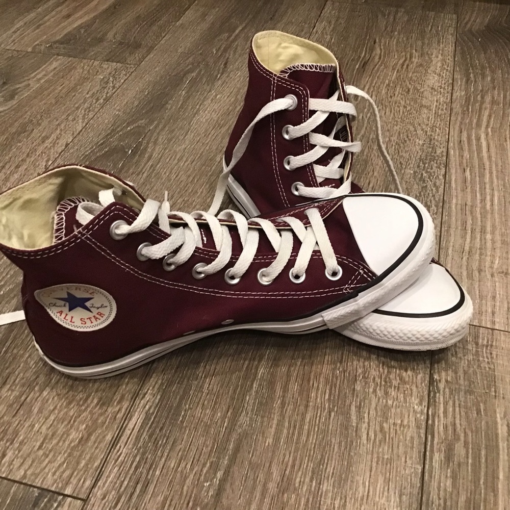 LIKE NEW CONVERSE HI-TOP CHUCK TAYLOR SHOES SNEAKERS 10